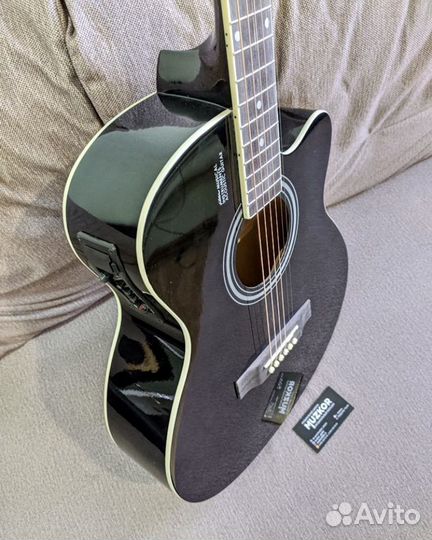 Акустическая гитара