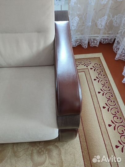 Стол и кресло