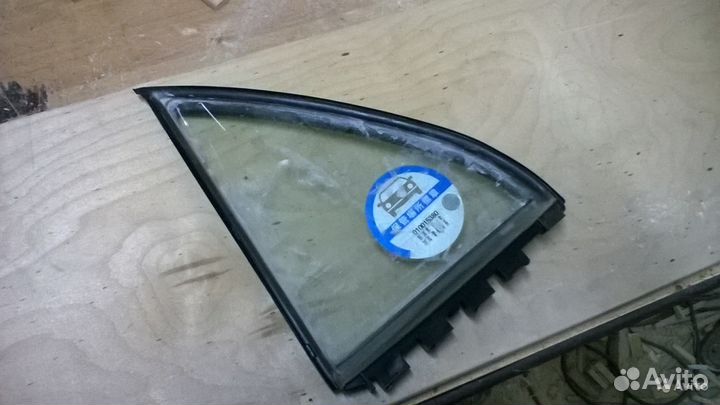 Форточка левая Corolla E120 седан