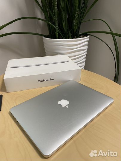 Apple MacBook Pro 13 i5/256gb ssd / 8gb ram