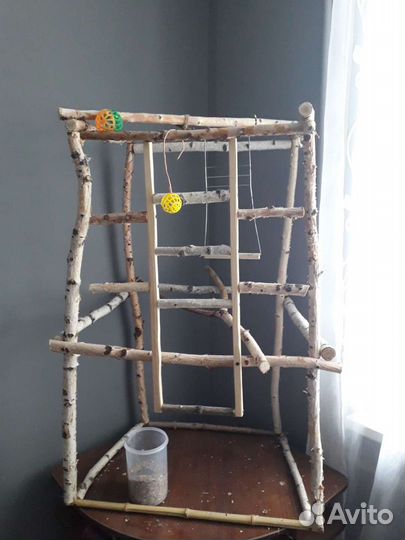 Приседа для попугая игровая площадка