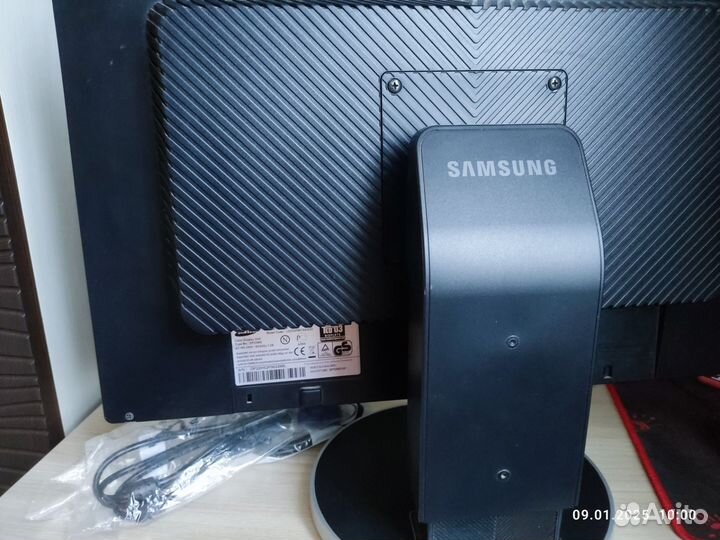 Монитор Samsung 225BW