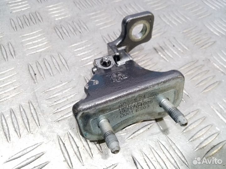 Б/У Петля двери задняя левая верхняя#001