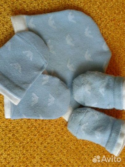 Продам набор для новорожденного (шапочка, носочки