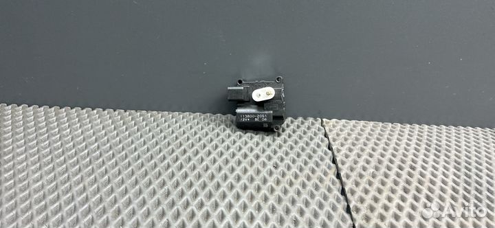 Моторчик заслонки печки Toyota Corolla 113800-2051