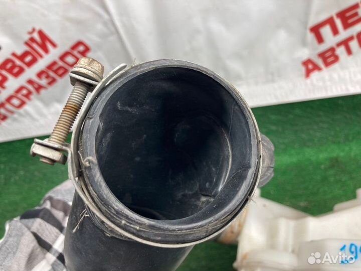 Резонатор воздушного фильтра Mazda Familia седан