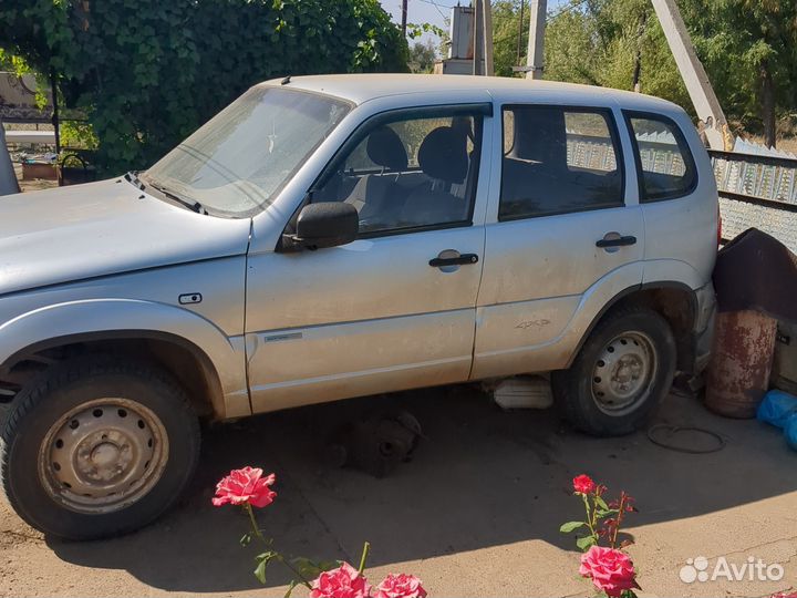 Chevrolet Niva 1.7 МТ, 2005, битый, 200 000 км
