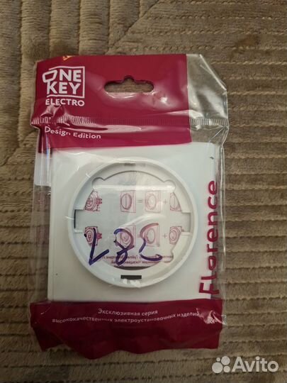 Рамки для выключателей и розеток onekey