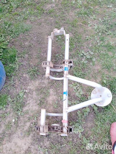 Кронштейн запасного колеса niva