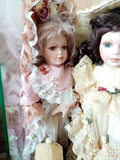Кукла фарфоровая