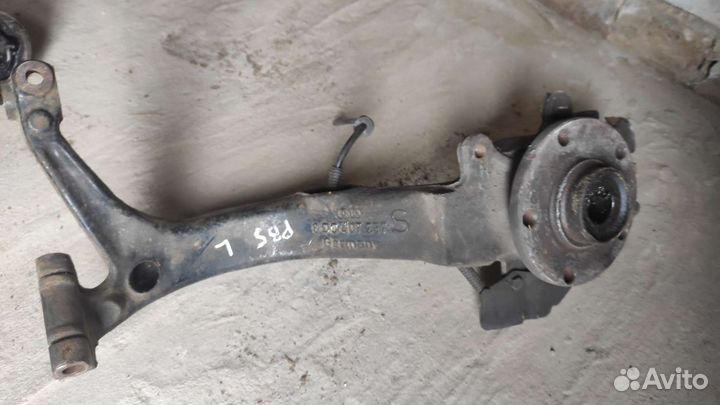 Кулак поворотный левый пассат б5