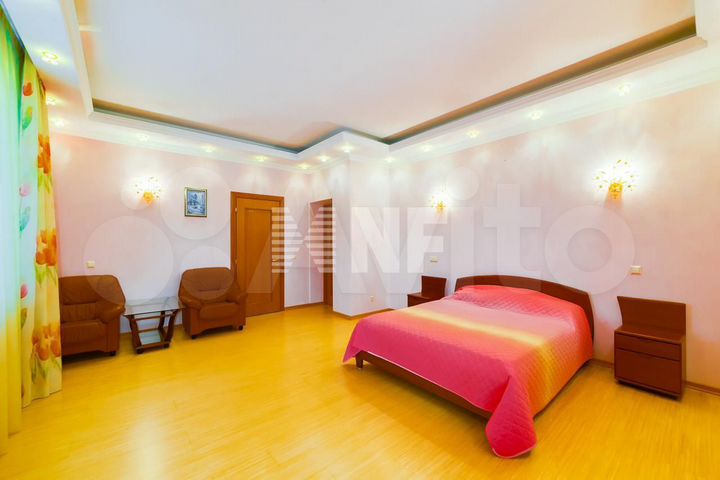 Дом 400 м² на участке 15 сот.