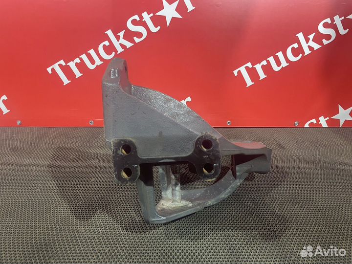 Кронштейн передней рессоры левый Daf XF106