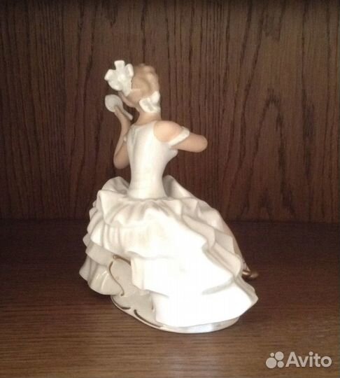 Фарфоровая статуэтка «Балерина с Зеркалом»
