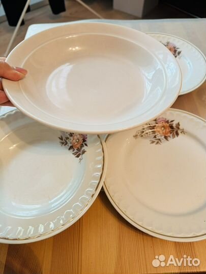Фарфоровый набор тарелок
