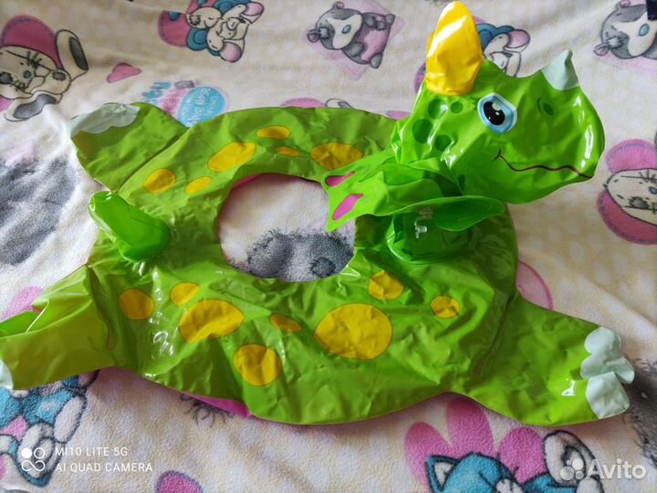 Надувной круг для плавания