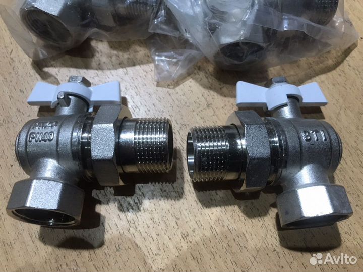 Кран шаровой угловой с американкой 1/2