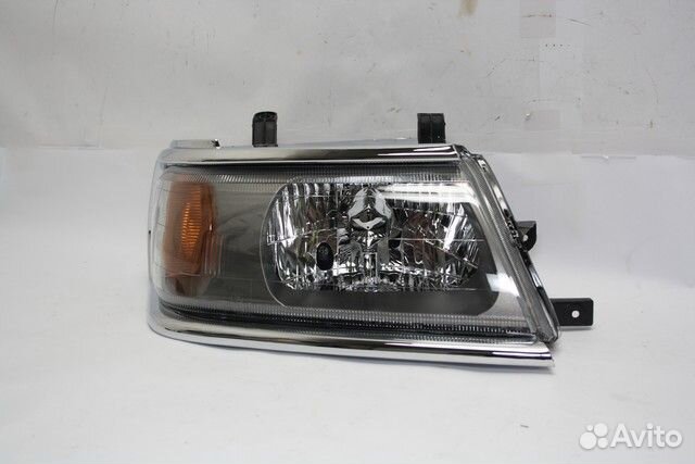 Фара MBL2100101R правая Mitsubishi Pajero Sport