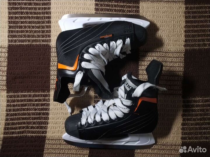 Коньки хоккейные