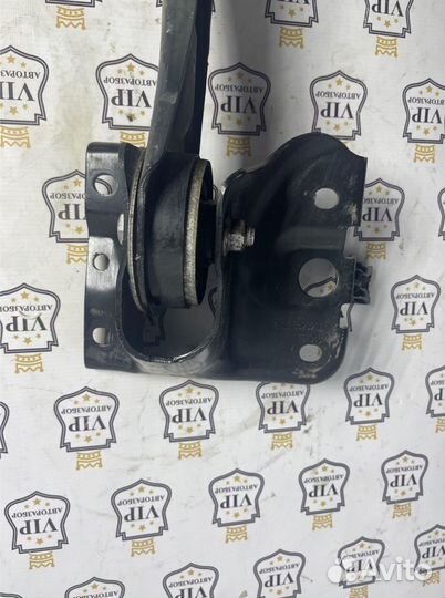 Крепление продольного рычага Mercedes-Benz Cla200