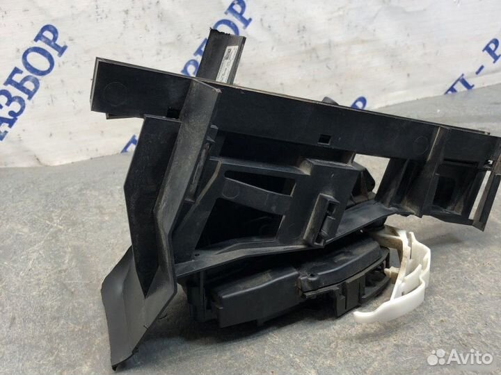 Замок двери задний правый Ford Focus 3