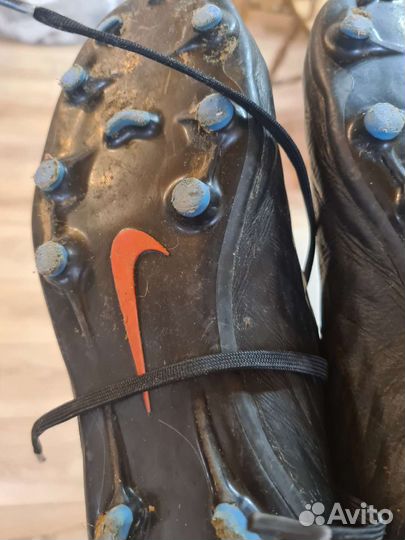 Футбольные бутсы Nike