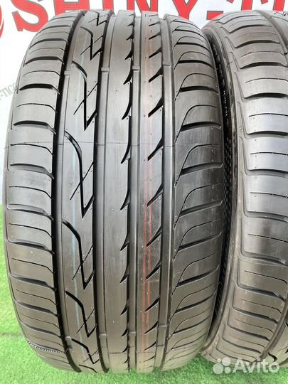 Three-A P606 235/45 R17 97W