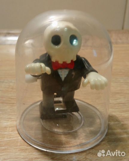 Скелетик на заводом механизме