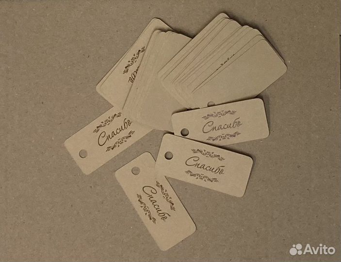 Визитка, бирка, с вырубкой, лаком, тиснением