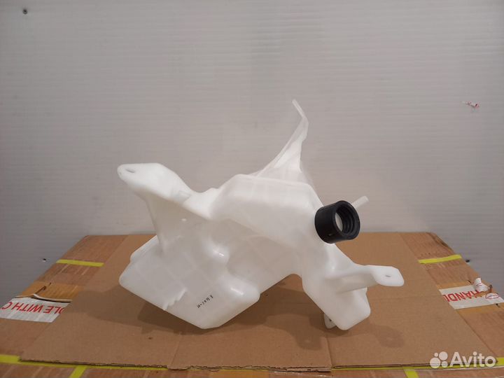 Бачок омывателя на Nissan Murano Z52