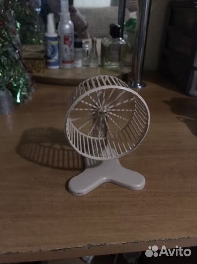 Поилка, колесо, домик