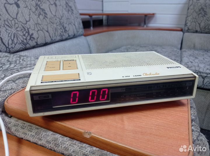 Радиочасы Philips 1970