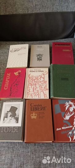 Книги в ассортименте