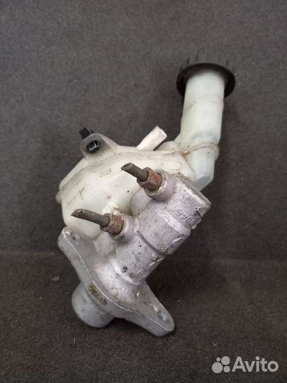 Главный тормозной цилиндр Mitsubishi Lancer 10