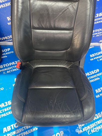 Передние сиденья Ford Explorer внедорожник KX BDA