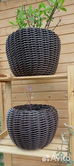 Кашпо из искусственного ротанга