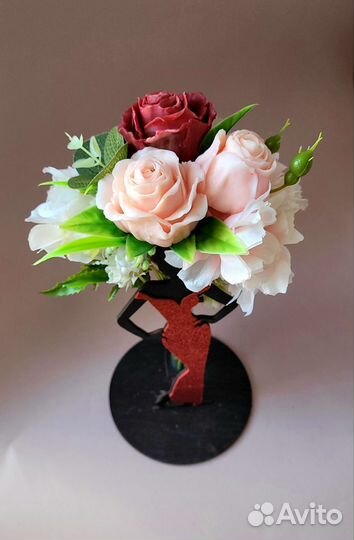 Девушка с цветами