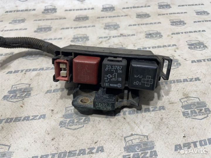 Блок предохранителей Toyota Sprinter Marino AE100