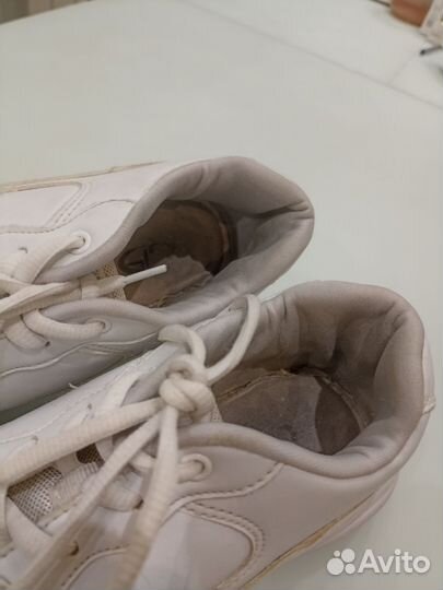 Кроссовки женские