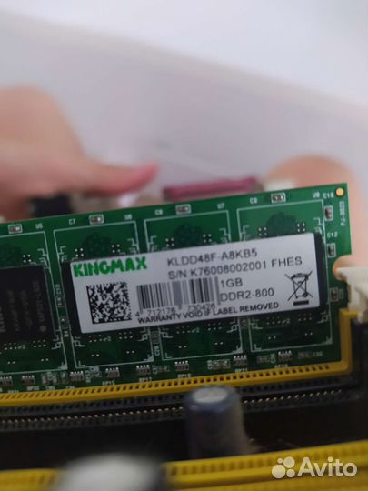 Материнская плата с процессором и памятью