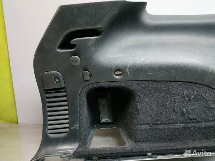 Обшивка багажника левая Jeep Grand Cherokee WK2