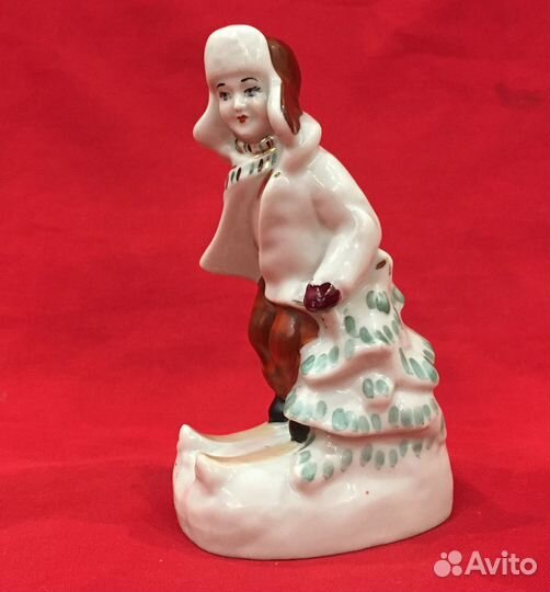 Статуэтка фарфоровая. Мальчик на лыжах. СССР