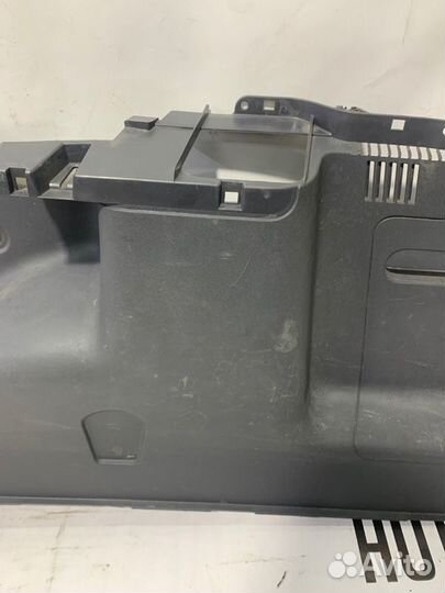 Обшивка багажника правая Nissan Terrano D10