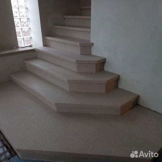 Лестница из искусственного камня акрил и кварц