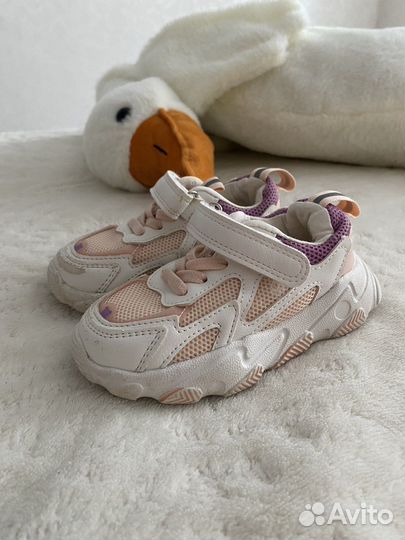 Кроссовки для девочки