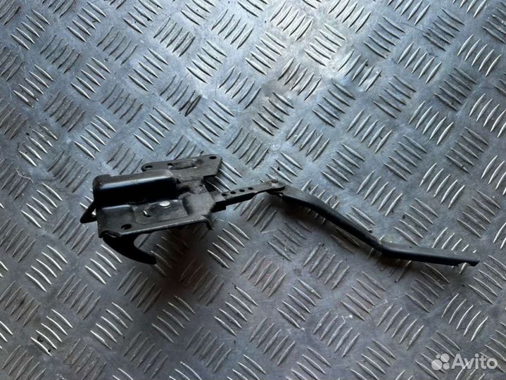 Замок капота audi a6 allroad c5 (2000 - 2005) 4z7823480