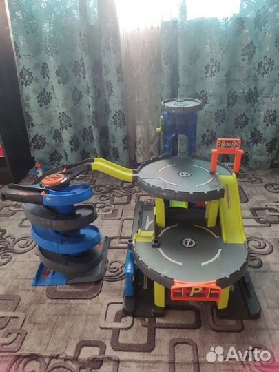 Большой гараж ELC и серпантин. Парковка