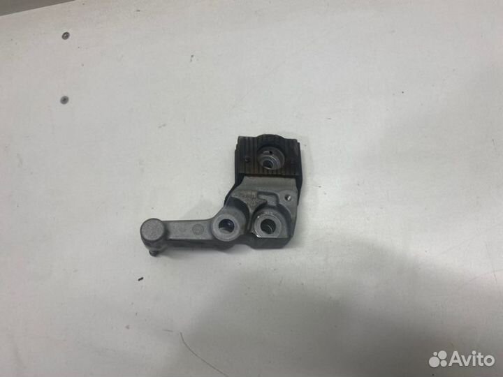 Крепление подушки двигателя правое Toyota Camry