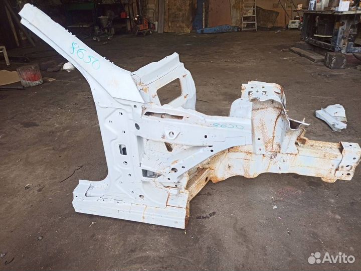 Стойка двери передняя правая Mercedes-Benz C207