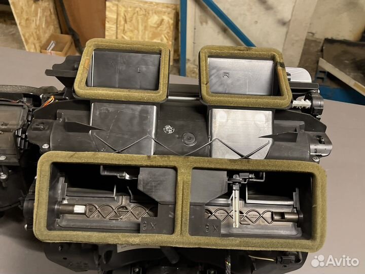 Корпус печки с заслонкаии и моторчиком BMW E92